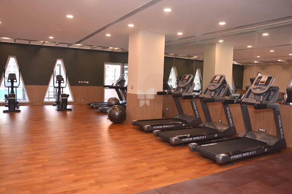 Top Luxury & Couple Friendly Stay Gp By Taj Suites & Studios #New Year Party & Stay Noida Buitenkant foto